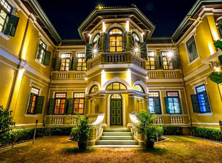 Drzwi pasywne w architekturze willowej – inspiracje i realizacje