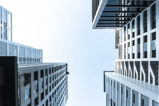 Leasing vs. pożyczka – dlaczego posiadanie nieruchomości daje firmie większą przewagę?